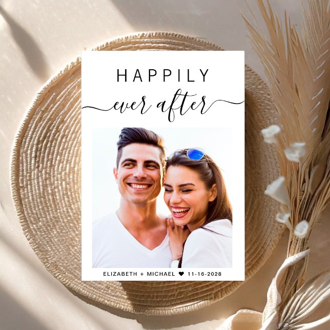Chic Script Photo Bröllop Inbjudningar (An chic Happily Ever After photo wedding invitation to set the tone for an unforgettable event)