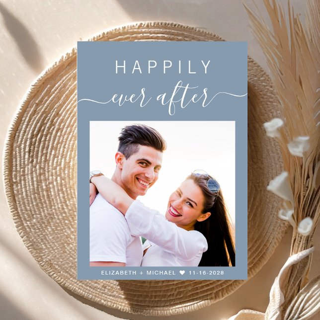 Chic Script Photo Dusty Blue Bröllop Inbjudningar (An chic Happily Ever After photo wedding invitation to set the tone for an unforgettable event)