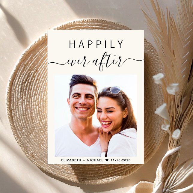 Chic Script Photo QR-kod allt i ett Cream Bröllop Inbjudningar (An chic Happily Ever After photo wedding invitation to set the tone for an unforgettable event)