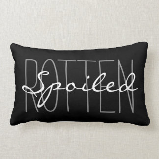 CHIC SITTKUDD_"SPOILED ROTTEN" GRÅ/SVART/VIT LUMBARKUDDE