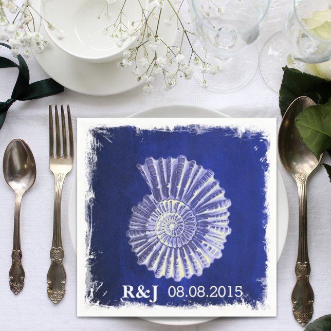 chic: Sjöfartsflottans blå sjömil vid bröllop Pappersservett (chic navy blue nautical seashells coastal wedding napkins)