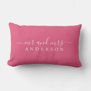 Chic, skript, fru Shock rosa Newlyowed Monogram Lumbarkudde