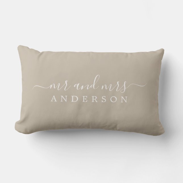 Chic-skript Shiitake Grått Newlyged Monogram Lumbarkudde (Framsida)