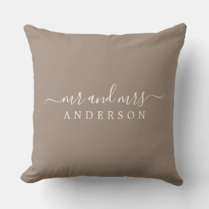 Chic, skript, Taupe Newlyows Monogram Kudde