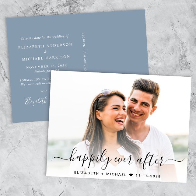 Chic Skriptfotoöverlägg, dusty Blue Spara datum Meddelande Vykort (A chic dusty blue happily ever after photo save the date announcement)