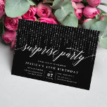 Chic String Ljus Surprise Party-inbjudan Inbjudningar<br><div class="desc">Våra festliga inbjudningar i chic svart och vitt är lodräna av glansigt vitt ljus överst och "överraskande party" i chicens kalligrafi-skript. Anpassa med din överraskningsinformation om firande under vitt. Kan användas vid alla tillfällen,  som födelsedagsfester eller årsdag party. En chic i klassiskt svartvitt för eleganter.</div>