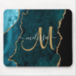 Chic Teal Guld Agate Script Anpassningsbar Monogra Musmatta<br><div class="desc">Lägg till ett pekfinger av glitter och glam på ditt hemkontor eller din sovkupa med den här elegant personlig-musknappen med tealagat accentuerad med faux guld glitter. Anpassa ditt inledande mongram i handskrivna moderna skript med ditt namn ovan. En unik gigantisk gåva till födelsedag, helgdagar och alla speciella tillfällen. Designad bara...</div>