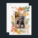 Chic Thanksgiving Family Photo Fall Löv Gräns Helg Vykort<br><div class="desc">Det här vackra fotkortet för fallande Thanksgiving-foto innehåller ditt favoritfoto för lodrät omgivet av vackra höst löv med vattenfärg. Anpassa vykorten för chic bild med dina fallvälsignelser eller helgdag i orange under den automatiska designen.</div>
