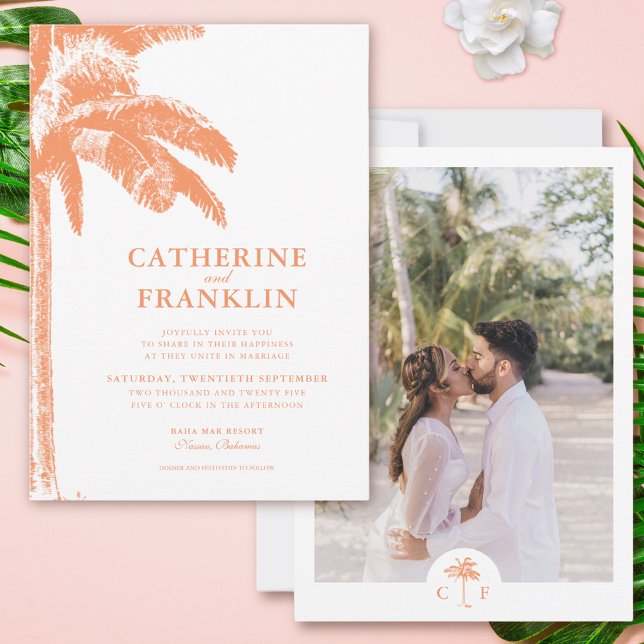 Chic Tropical Handflatan Träd Monogram Photo Bröll Inbjudningar (Vintage Boho Tropical Palm Photo Wedding Invitation)