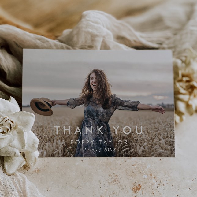 Chic Typography Grad Photo Studenten Tack Kort (Skapare uppladdad)