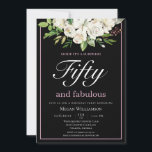 Chic Vit Blommigt 50 och Fabulous Birthday Inbjudningar<br><div class="desc">Gästerna vet att detta kommer att bli ett speciellt party genom att bara tittar på inbjudan! Den här designen har vita blommor i eleganten i en dramatisk svart bakgrund.</div>