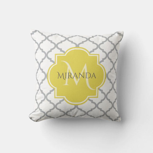 Chic White Grått Quatrefoil Gult Monogrammed Namn Kudde (Framsida)