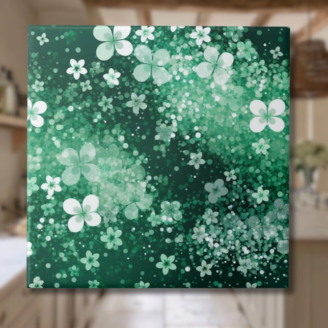 Chic White Green Shamrocks & Dots on Dark Green Kakelplatta (Skapare uppladdad)