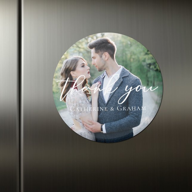 Chic White Script Bröllop Photo Tack Magnet (Skapare uppladdad)
