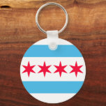 Chicago Flagga Inspired Retro City Pride Design Nyckelring<br><div class="desc">Fira Windy City i stil med denna Chicago-Flagga inspirerade till reflexdesign, perfekt för stolta lokalbor, resenärer eller någon som kärlek Chicagos kultur, skylin och ikoniska landmärken. Med de klassiska röda stjärnorna och blå rand är den här designen idealisk för alla som tittar att visa upp sitt pride eller ge en...</div>