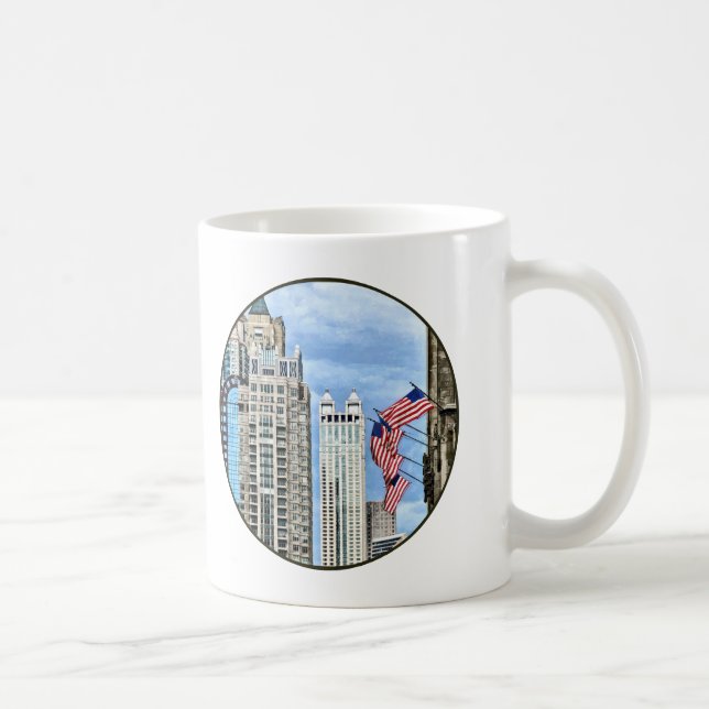 Chicago - Flaggor Along Michigan Avenue Kaffemugg (Höger)