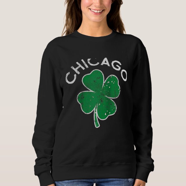 Chicago Lucky C St Patrick's Day Distress Raglan B T Shirt (Framsida)