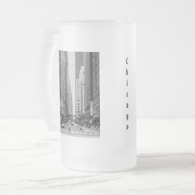 Chicago Madison Street Grayscale Frosted Glass Bee Frostat Ölglas (Framsida vänster)