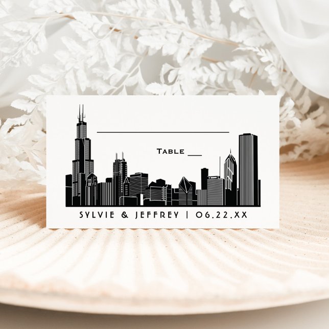 Chicago Skyline Black Art Deco Bröllop Monogram Placeringskort (Skapare uppladdad)