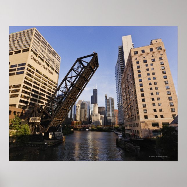 Chicago Skyline från Kinzie Street Bridge Poster (Framsidan)