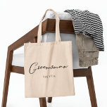 Chicen Groomsman Personlig minimalist Bröllop Tygkasse<br><div class="desc">Den här chicen har en enkel groomsman till väskan ditt namn under elegantens svarta typografi. Anpassa den här eleganten,  moderna brudens sida-gåvor till dina bröllop-marskalkar för reklampartiet.</div>