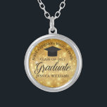 Chicen guld Gnistra Student Anpassningsbar  2023 S Silverpläterat Halsband<br><div class="desc">Elegant faux guld gnistra studenten halsklace-gåva till en högskola eller högskola i student med din anpassningsbar namn och klass i centrum. Anpassa den här chicen,  det moderna studenten-tillhörigheten.</div>