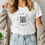Chicen köper ett "Drink Bachelorette Party" T Shirt<br><div class="desc">Den här chicen köper en brud en drink bachelorette Party tri-blend-skjorta är perfekt för en enkel bachelorette-fest eller möhippa. Den enkla designen har klassiska minimalistiska svarta och vita typografi med en rustik boho-känsla. Anpassade i alla färg.</div>