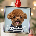 Chicen Pet Photo (foto) för moderna, uppspelande,  Julgransprydnad Metall<br><div class="desc">Den här enkla och klassiska designen består av serif-typografi och lägger till en anpassningsbar foto av ditt sällskapsdjur.</div>