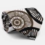 Chicens Abstrakt Circle Wheel-Neutralt Slips<br><div class="desc">Den här nekturen har en vit,  brun och svart cirkelformad contemporary mönster på en mjuk beige bakgrund. Chic,  elegant och snyggt i neutralt färg. En abstrakt digital motiv i ett reto stil. Inspinerad av hjul på ett buss som går runt och runt. Coola slips.</div>