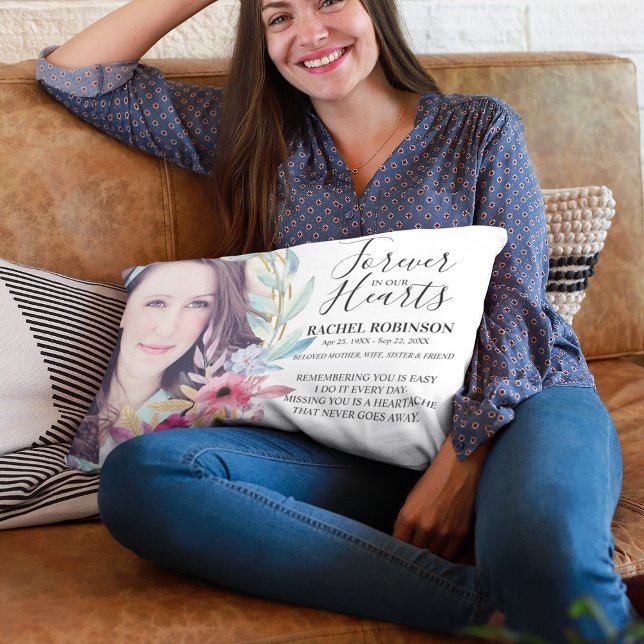 Chicens Blommigt för att minnas Familjeminne Prydnadskudde (Skapare uppladdad)