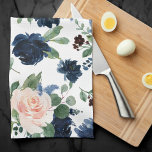 Chicens bloomar | Blåblå och  Ro Shimmer Kökshandduk<br><div class="desc">Romantiskt handmålat tema med en marin blå och rosa vattenfärgad blommigt bouquet som utsmyckas med botaniska lagrar och mörk blått accenter. I uppsättningen "Boho Bloom" ingår en bohemisk blombukett med rik av blomblommor och eucalyptus greenery foliage. För andra färg, stilar eller samordnande produkter, gå till JustFharryn ~ www.zazzle.com/store/justfharryn ~ @Zazzle...</div>