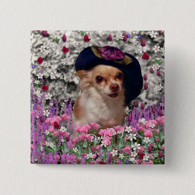 ChiChi i blommor - Chihuahuavalp i gullig hatt Knapp (Framsida)