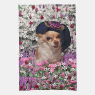 ChiChi i blommor - Chihuahuavalp i gullig hatt Kökshandduk