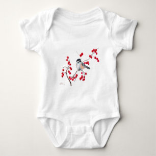 CHICKADEE & RÖDA BÄR av SHARON SHARPE Tee Shirt