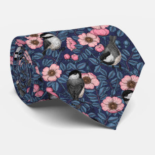 Chickadees i vilden ro i rosa och blått slips