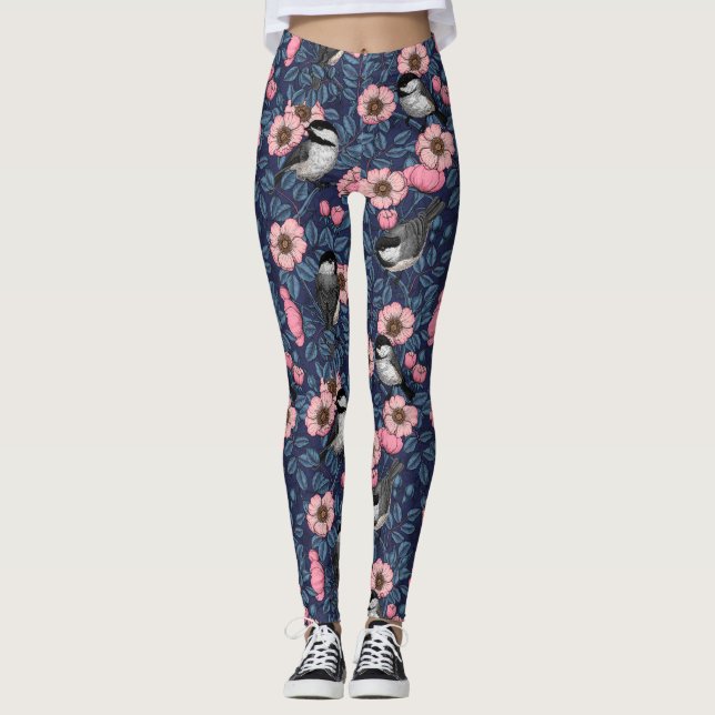 Chickadees in the wild rose in pink and blue leggings (Framsida)