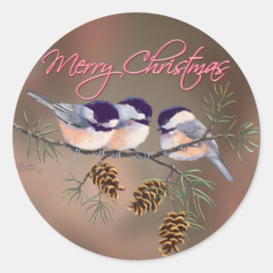 CHICKADEES, PINECONES & TEXT av SHARON SHARPE Runt Klistermärke