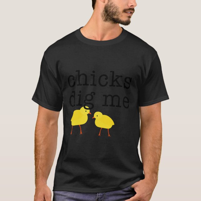 Chickar Gräver mig lustigt T Shirt (Framsida)