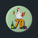 Chicken Älskare Birthday 70th Hen Pet Poultry Knapp<br><div class="desc">Det här är en topp för en kyckling älskare! Vare sig de har en huskyckling eller en gård med kycklingar kommer den här dryckesfågeln att hjälpa dem att fira. Ändra åldern till spelar ingen roll ålder som du vill ha,  så anpassa den till kostym.</div>