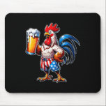 Chicken Holding Beer USA flagga 4:e juli Patrioti Musmatta<br><div class="desc">Kycklinghållare USA flagga 4:e juli Patriotic Chicken</div>