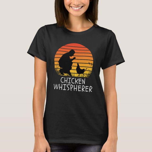 Chicken Whisperer med Retro Sunset Backyard Chick T Shirt (Framsida)