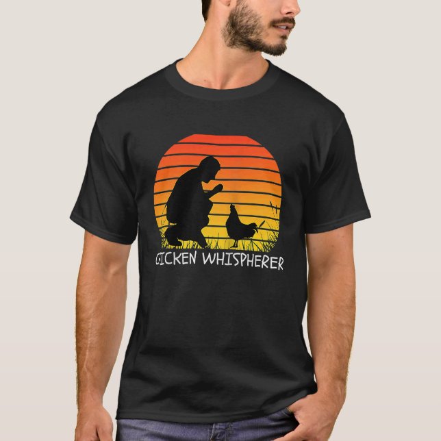 Chicken Whisperer with Retro Sunset  Backyard Chic T Shirt (Framsida)
