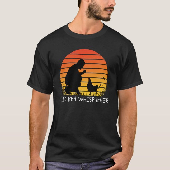 Chicken Whisperer with Retro Sunset Backyard Chick T Shirt (Framsida)