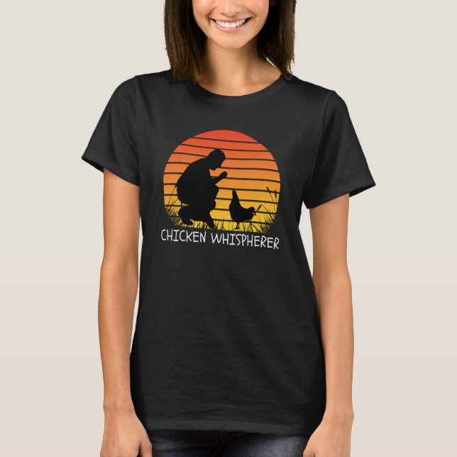 Chicken Whisperer with Retro Sunset Backyard Chick T Shirt (Framsida)