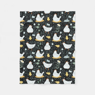 Chickens Dreaming i Coop i Black Fleecefilt