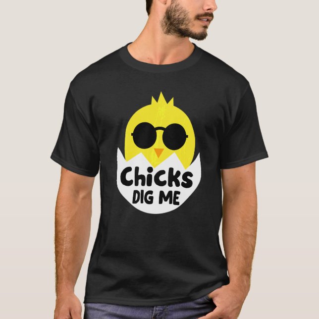 Chicks Dig Me Cute Easter Egg Hunt With Sunglasses T Shirt (Framsida)