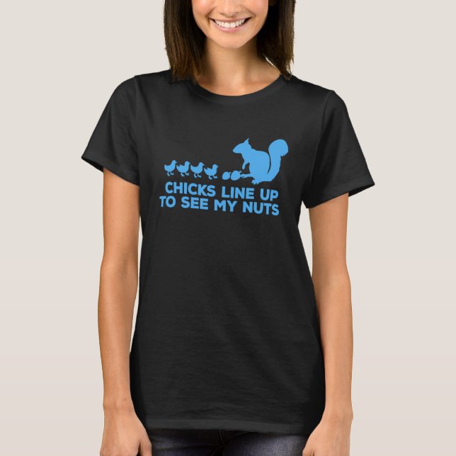 Chicks Line Up To See My Nuts Funny Squirrel Chick T Shirt (Framsida)