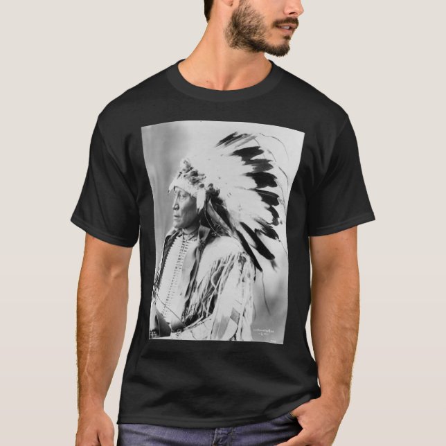 Chief Hollow Horn Bear T Shirt (Framsida)