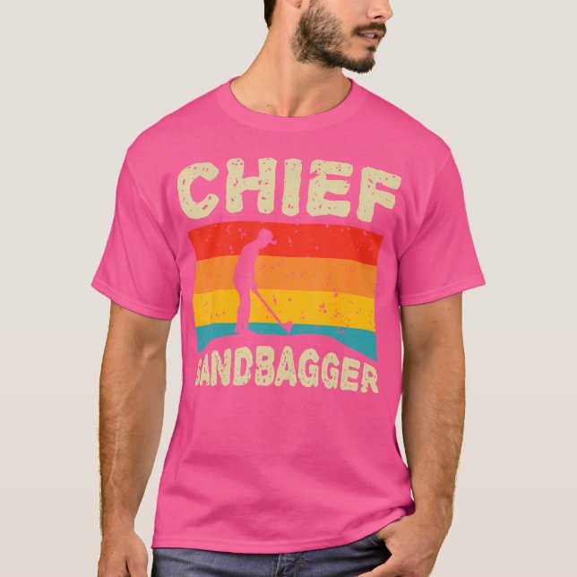Chief Sandbagger Gag Golf T Shirt (Framsida)