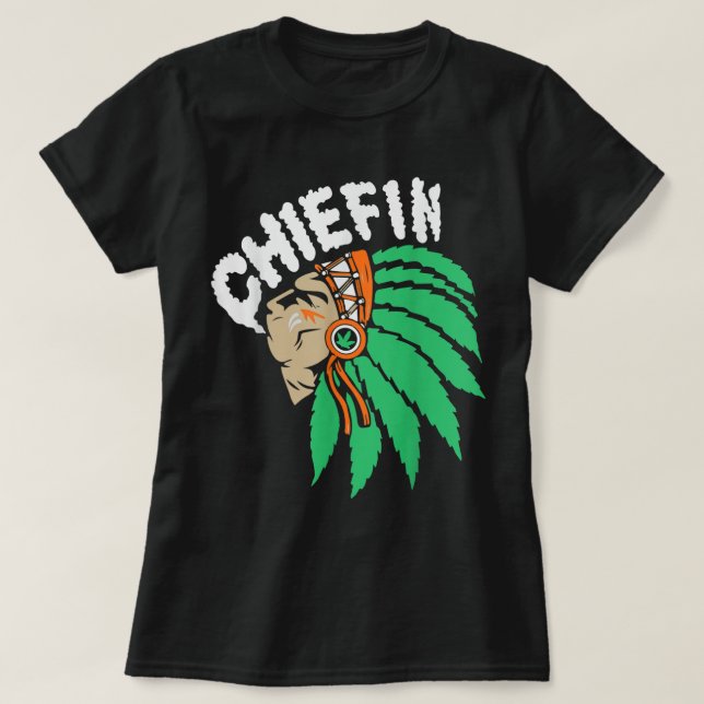 Chiefn Smoke Ogräs Native American Funny Tee (Design framsida)